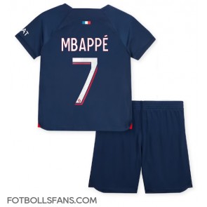 Paris Saint-Germain Kylian Mbappe #7 Replika Hemmatröja Barn 2023-24 Kortärmad (+ Korta byxor)
